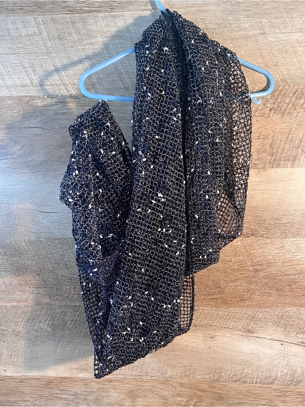 Navy and Cream Lightweight Women's Infinity Scarf by 29 Palms New With Tags